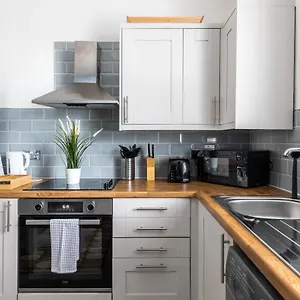 Judah By Koya Homes - Tv Bed Apartment, High Street, Free Parking Barry