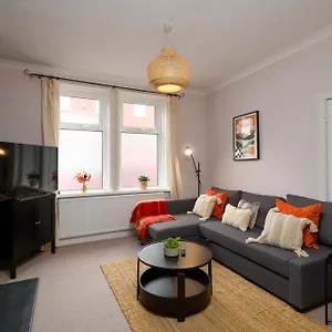Joseph By Koya Homes - 3-bedroom Home, High Street, Free Parking Barry