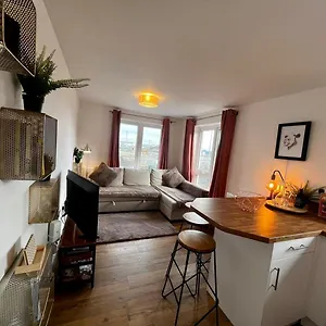 Two Bedroom In Barry-close To Barry