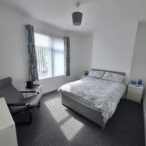 Private On Donegall Road In Royaume-Uni